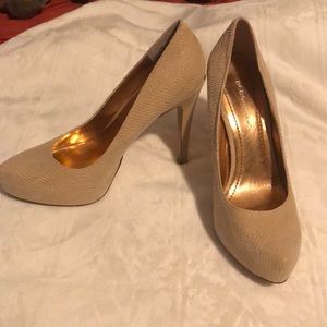 BCBG Beige snakeskin pumps